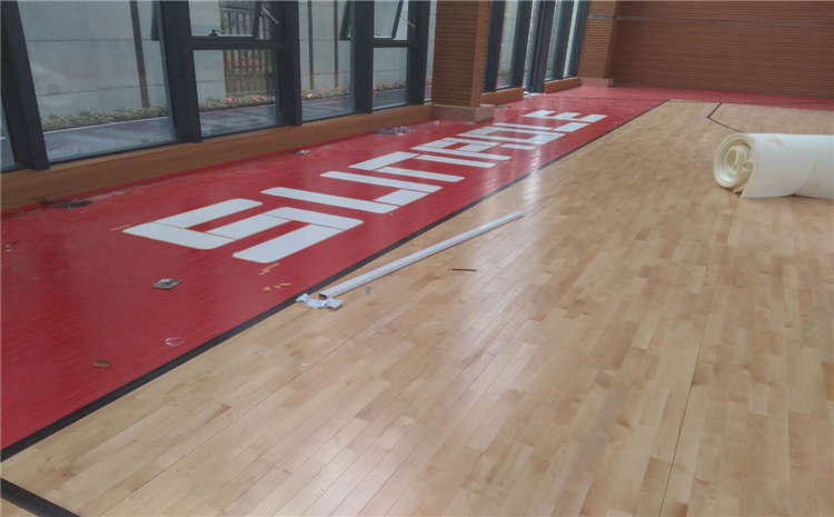 柞木體育場(chǎng)館木地板廠家直銷