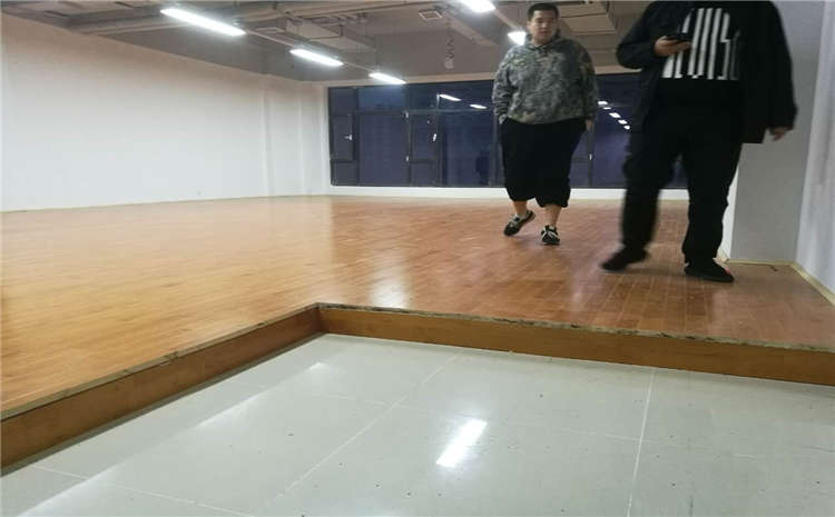 幾十元的籃球場木地板你敢買嗎？