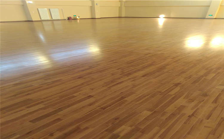 柞木體育場(chǎng)館木地板廠家直銷