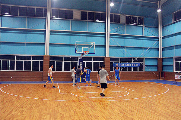 實(shí)木運(yùn)動地板