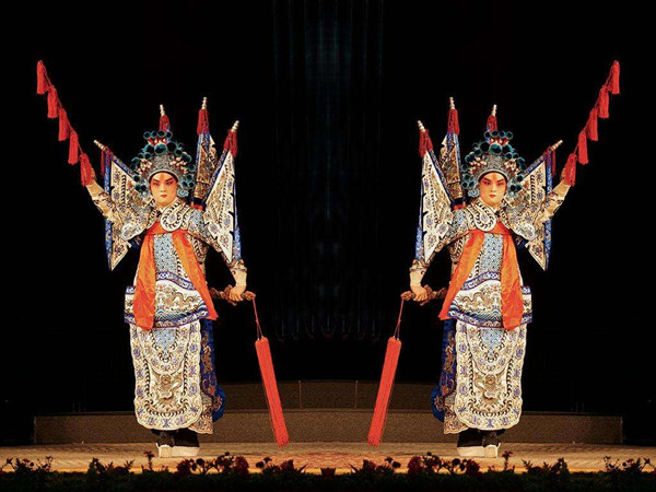 舞臺(tái)地板上的京劇表演 舞臺(tái)地板上的京劇表演